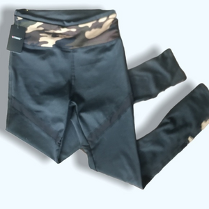 Yitong Black and Camo‎ Leggings S/M NWT